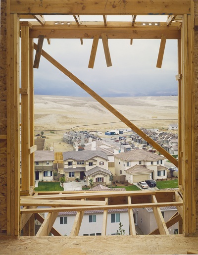 Stéphane Couturier, San Diego—Fenêtre, East Lake Greens, 2001,  Ralph M. Parsons Fund, © Stéphane Couturier