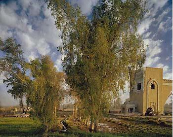 Simon Norfollk, The North Gate of Baghdad, 2003, Cibachrome print, 40 x 50 in., Ralph M. Parsons Fund, M.2004.246.  © Simon Norfolk.