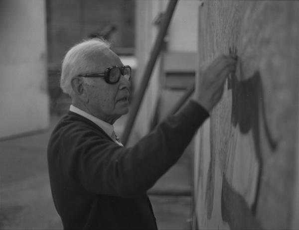 Rufino Tamayo drawing on the lithographic stone for Two Personages Attacked by Dogs (Dos personajes atacados por perros) at the Taller de Gráfica Mexicana, 1982